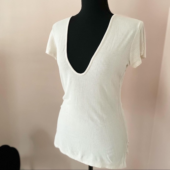 Off white T-shirt deep V - Picture 1 of 2